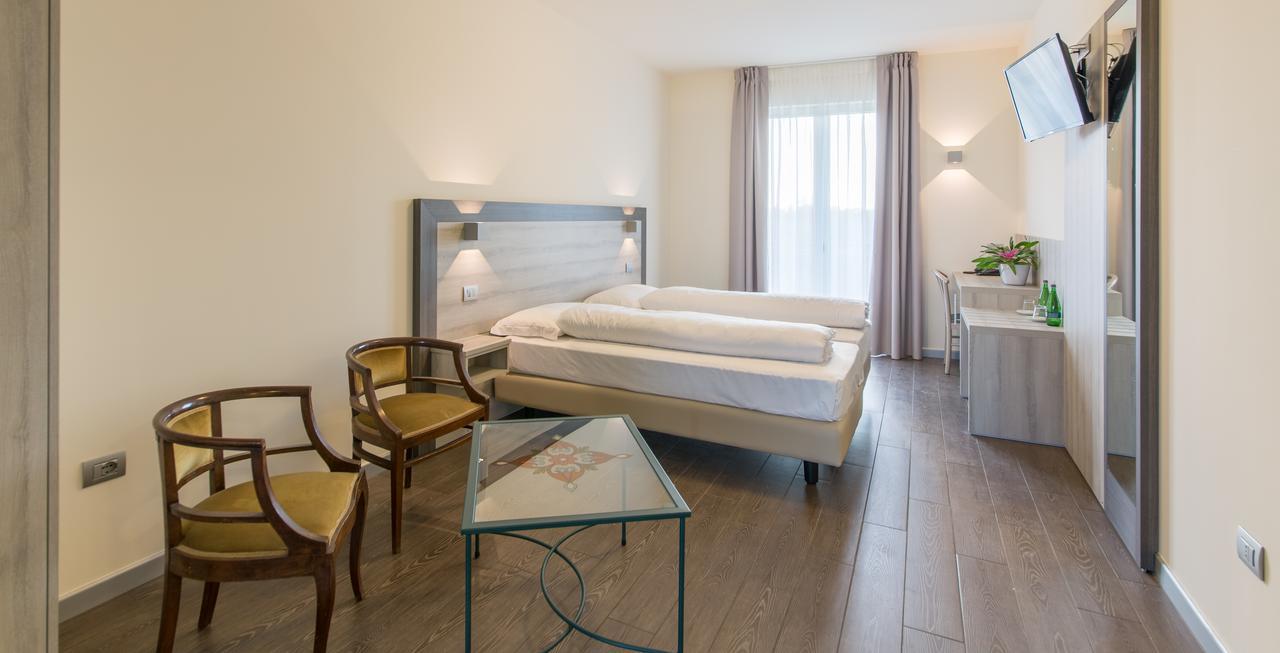 Hotel Panineria Colombera Rossa Brescia Zewnętrze zdjęcie